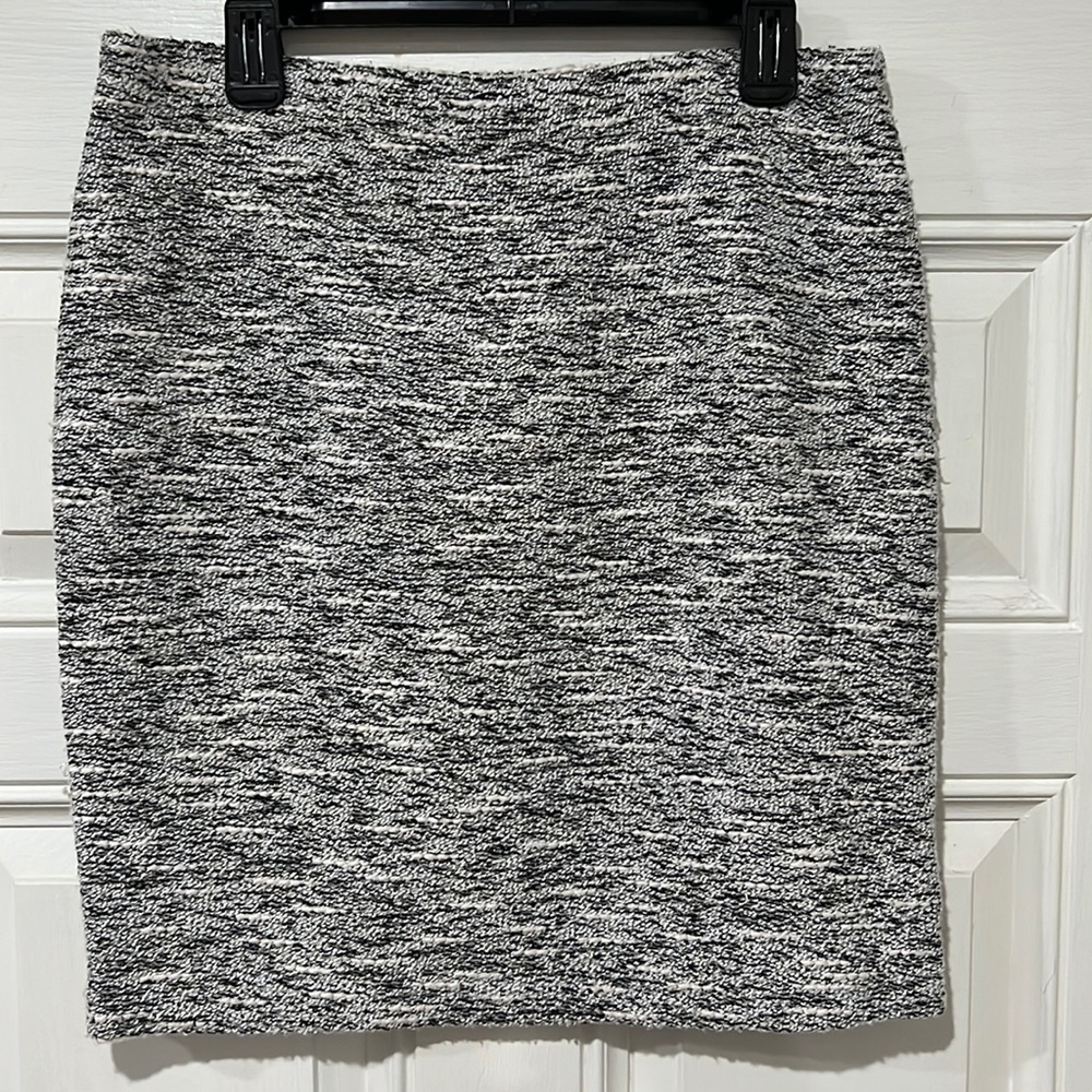 J McLaughlin skirt Size L.